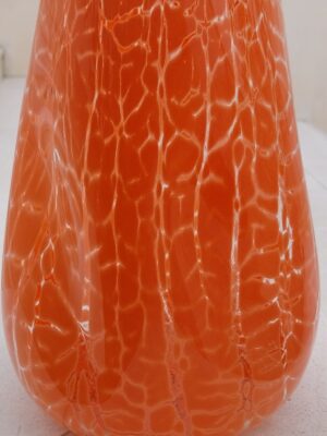 Vase torsadé orange motifs craquelés transparents