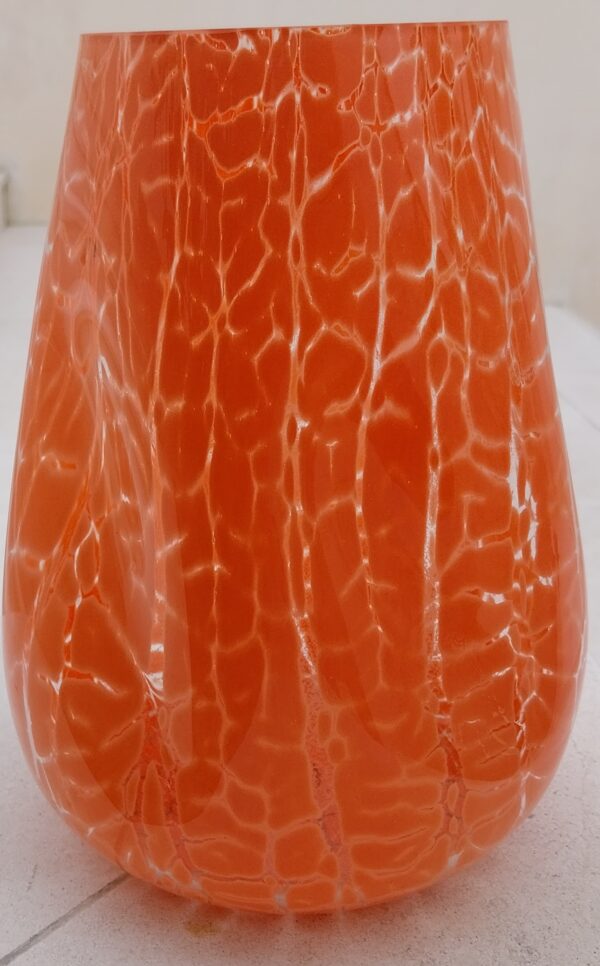 Vase torsadé orange motifs craquelés transparents