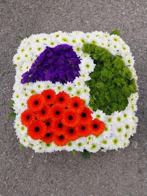 Coussin carré fleuri façon logo d'entreprise Coussin carré fleuri façon logo d'entreprise